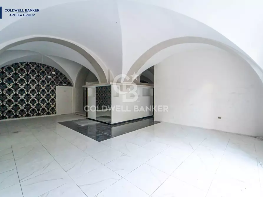 Immagine 4 di Negozio in affitto  in Piazza Giuseppe Garibaldi 33 a Acireale