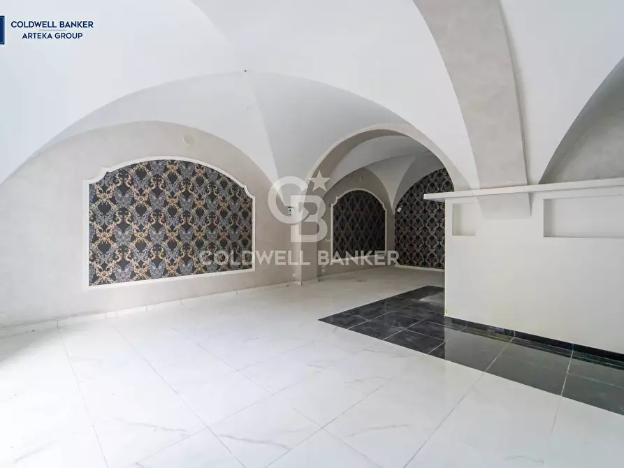 Immagine 5 di Negozio in affitto  in Piazza Giuseppe Garibaldi 33 a Acireale