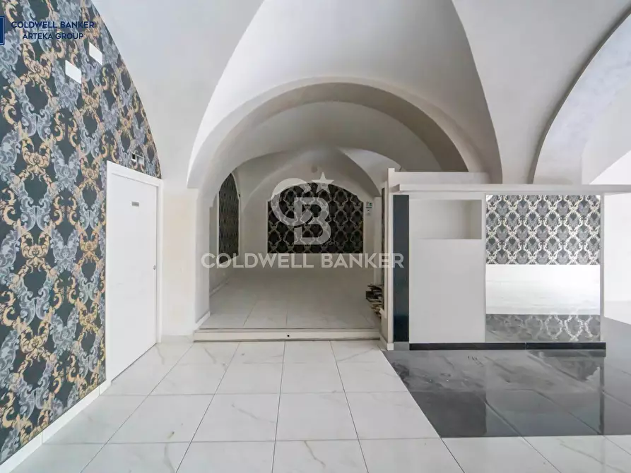 Immagine 8 di Negozio in affitto  in Piazza Giuseppe Garibaldi 33 a Acireale