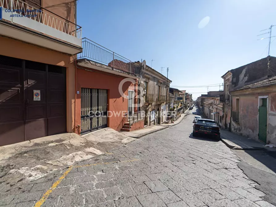 Immagine 1 di Casa indipendente in vendita  in Via Roma 119 a Aci Catena