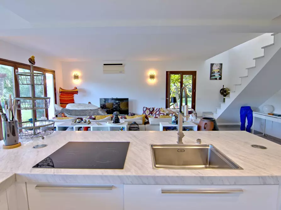 Immagine 8 di Villa in vendita  in Via della Pruniccia a Campo Nell'elba