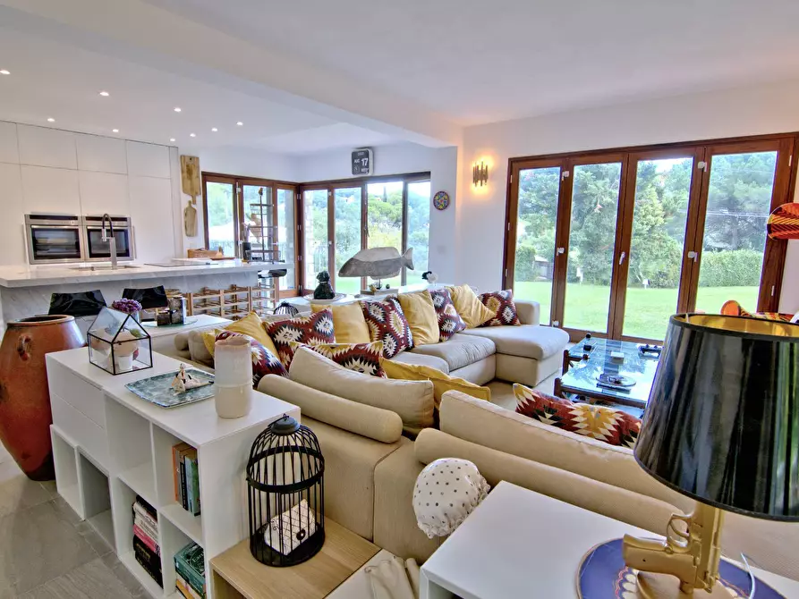 Immagine 10 di Villa in vendita  in Via della Pruniccia a Campo Nell'elba