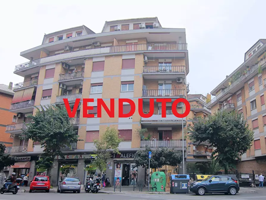 Immagine 1 di Appartamento in vendita  in via collatina 62 a Roma