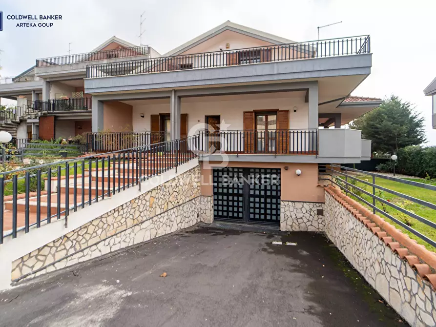 Immagine 1 di Villa in vendita  in Via Tropea 18 a Acireale