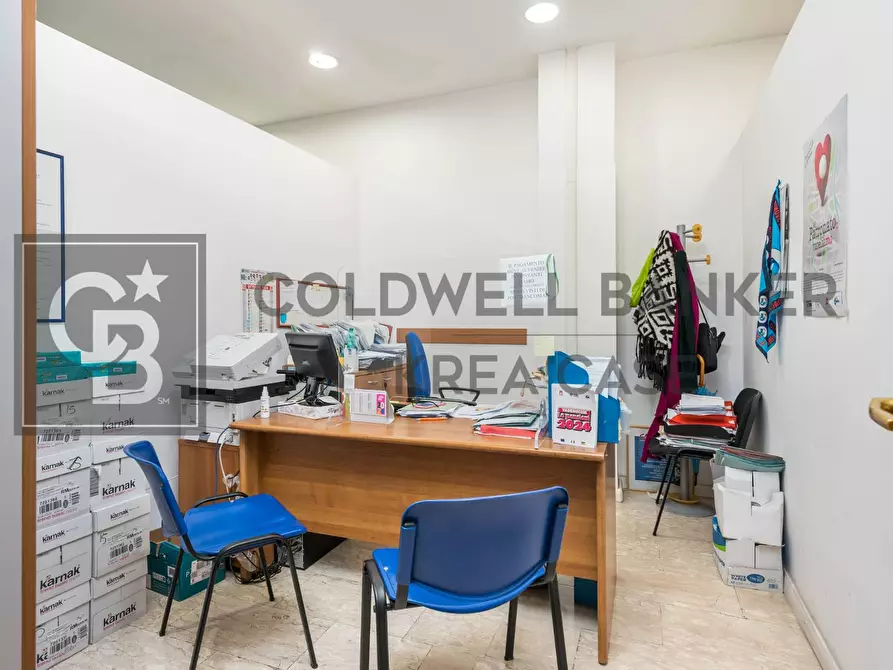 Immagine 5 di Locale commerciale in vendita  in Via San Francesco D'Assisi 58/74 a Ciampino