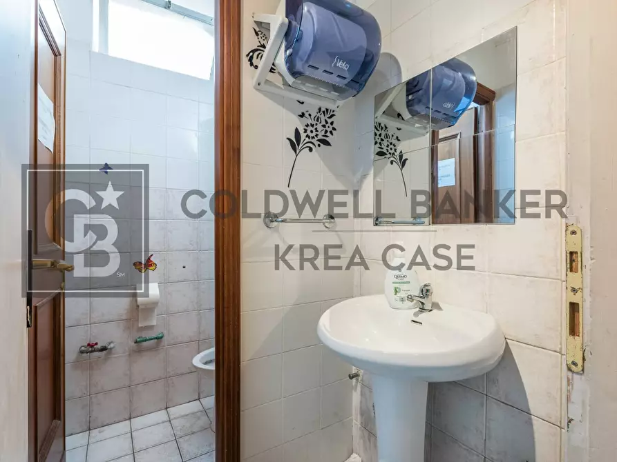 Immagine 12 di Locale commerciale in vendita  in Via San Francesco D'Assisi 58/74 a Ciampino