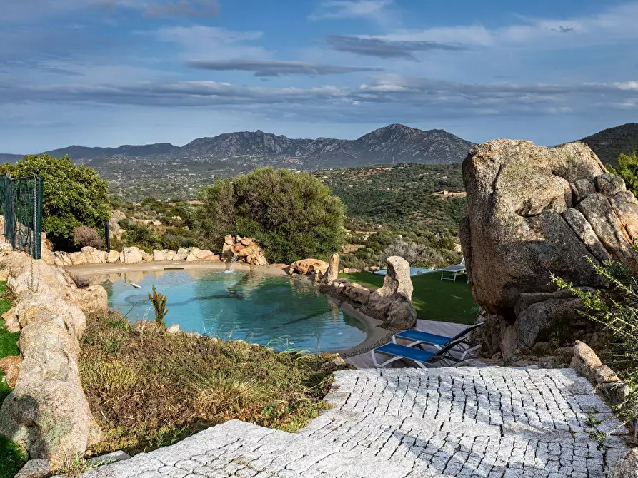 Immagine 10 di Villa in vendita  in Via Casagliana snc a Olbia