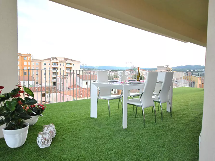 Immagine 25 di Attico in vendita  in Corso Umberto 183 a Olbia