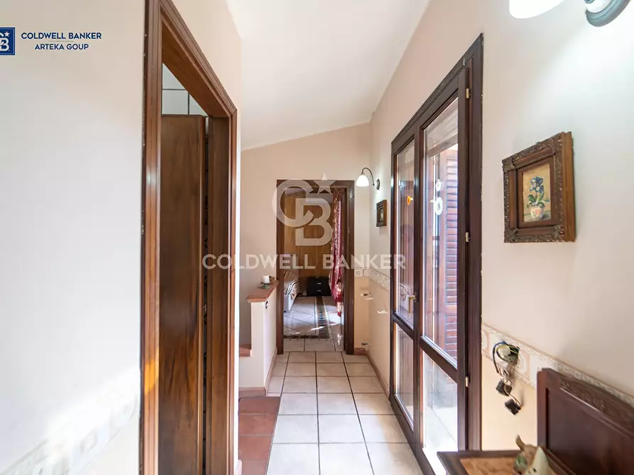 Immagine 30 di Villa in vendita  in via della regione a Giarre