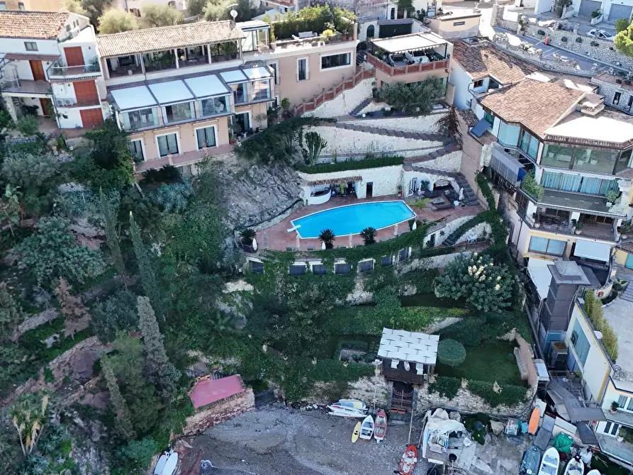 Immagine 1 di Villa in vendita  in via Castelluccio a Taormina