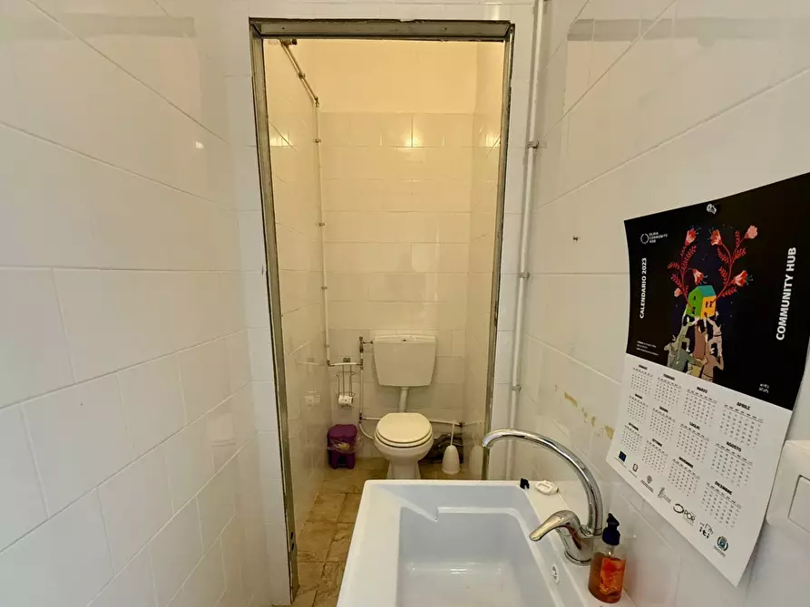 Immagine 8 di Locale commerciale in vendita  in Via Libertà 26 a Arzachena