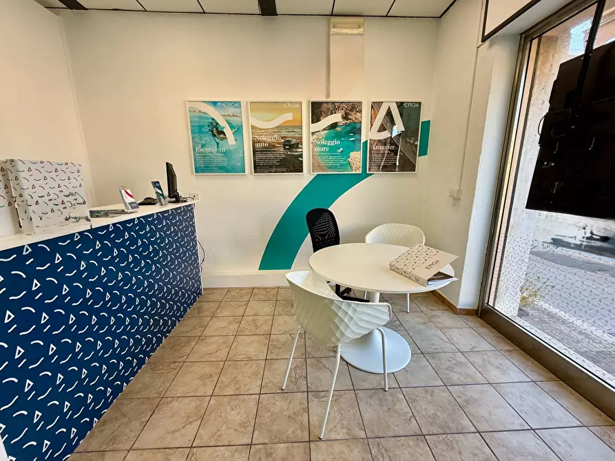 Immagine 4 di Locale commerciale in vendita  in Via Libertà 26 a Arzachena