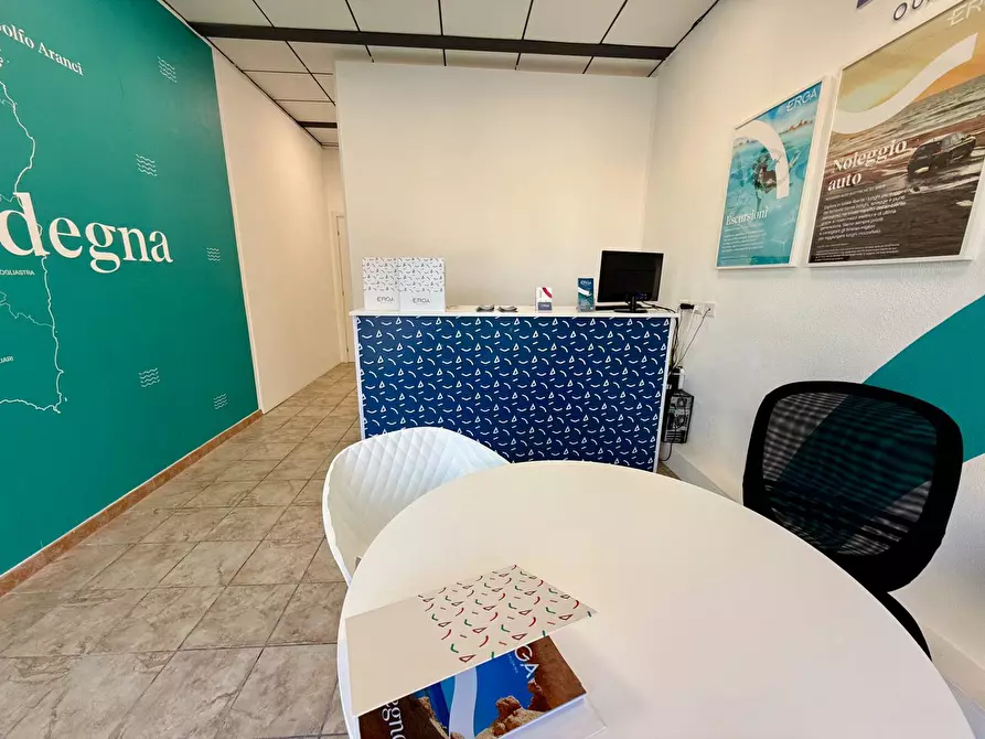 Immagine 3 di Locale commerciale in vendita  in Via Libertà 26 a Arzachena