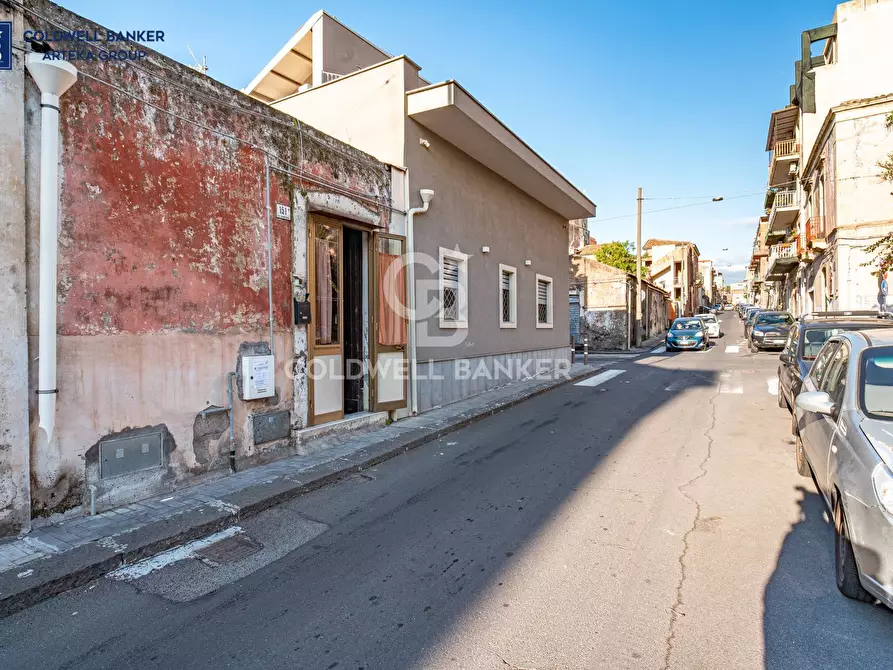 Immagine 1 di Casa indipendente in vendita  in Via Regina Bianca 151 a Catania