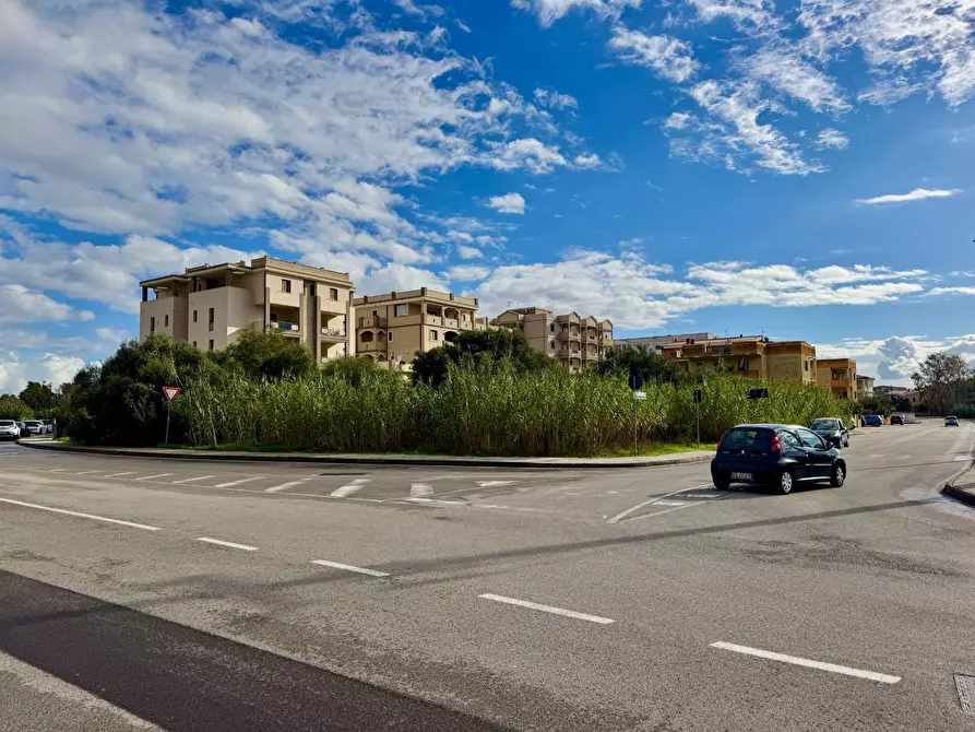 Immagine 1 di Terreno residenziale in vendita  in Nuovo Ospedale a Olbia