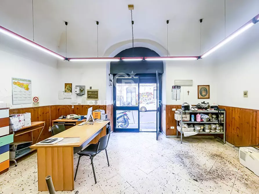 Immagine 6 di Negozio in vendita  in Via Vittorio Emanuele Ii 320 a Catania