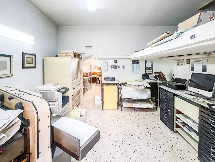 Immagine 11 di Negozio in vendita  in Via Vittorio Emanuele Ii 320 a Catania