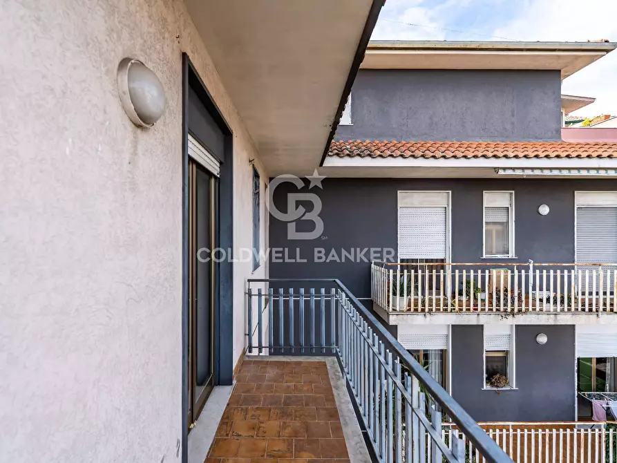 Immagine 3 di Appartamento in vendita  in Via Santa Maria Del Sangue 5/7 a Aci Catena