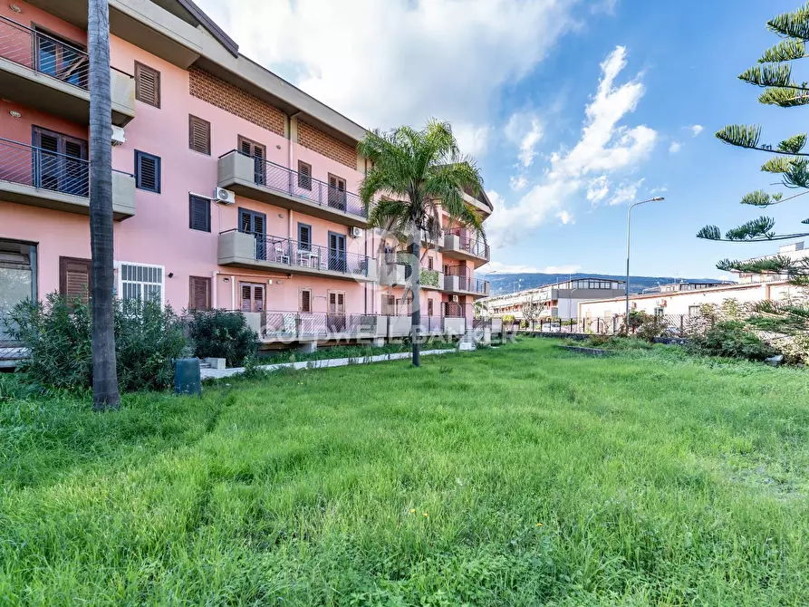 Immagine 16 di Appartamento in vendita  in VIA SPIAGGIA 111 a San Gregorio Di Catania