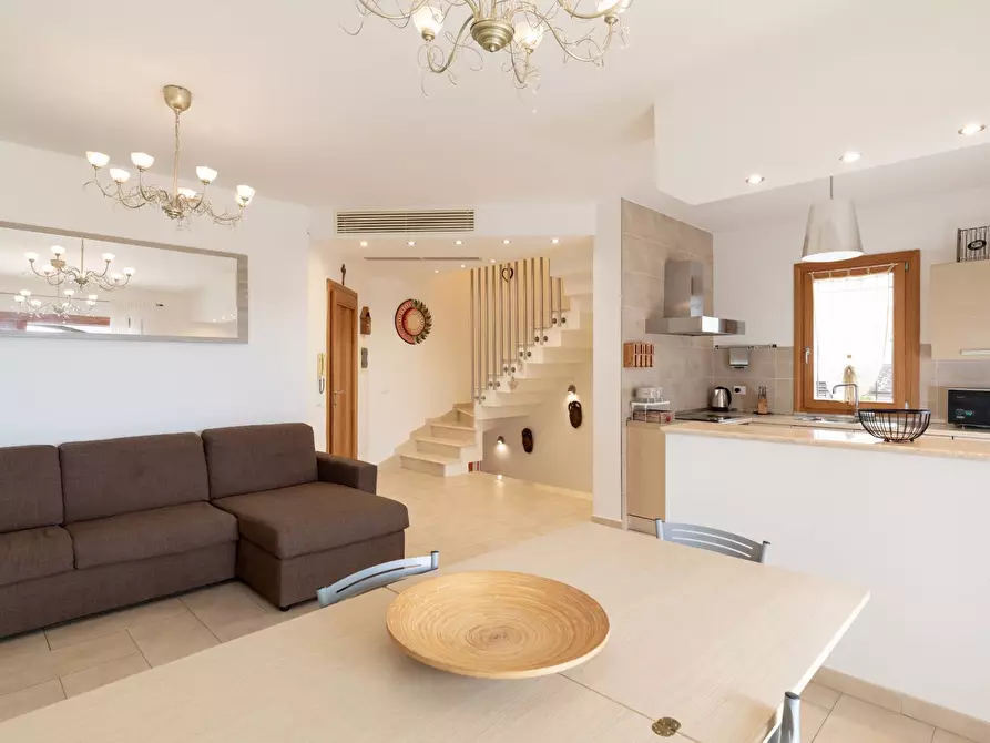 Immagine 1 di Villetta a schiera in vendita  in Via Santa Monica 7/A a Olbia