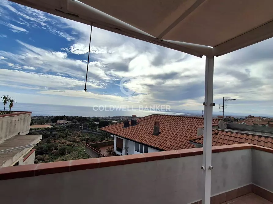 Immagine 1 di Appartamento in vendita  in via Giuseppe Recupero 5 a Aci Castello