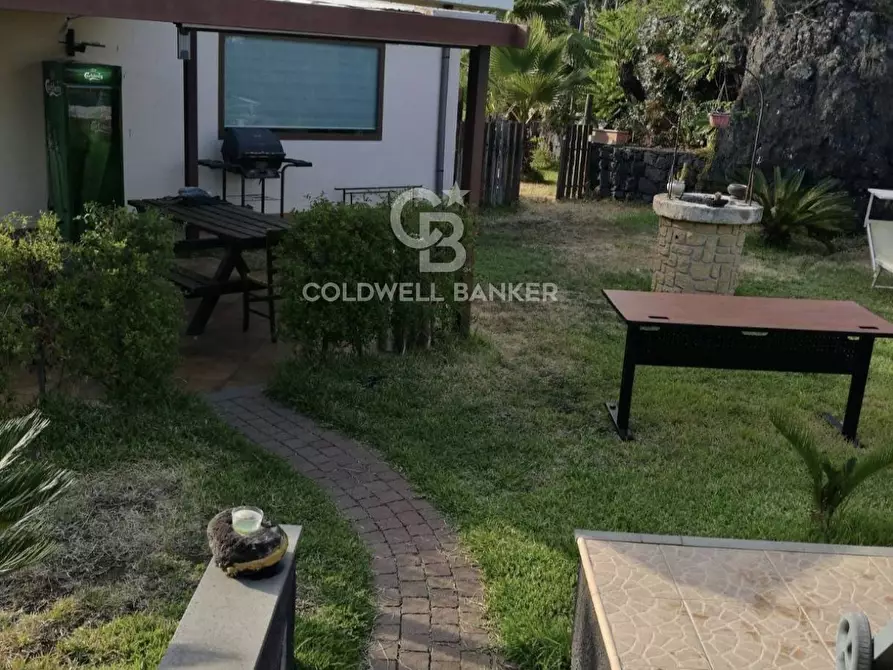 Immagine 2 di Villa in vendita  in via della regione a Giarre