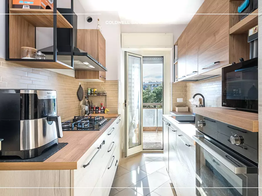 Immagine 7 di Appartamento in vendita  in Via Libero Leonardi 137 a Roma