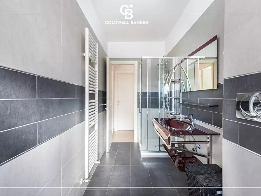 Immagine 21 di Appartamento in vendita  in Via Libero Leonardi 137 a Roma