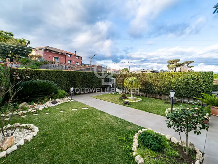 Immagine 1 di Villetta a schiera in vendita  in Via Vittorio Emanuele 2A a Zafferana Etnea