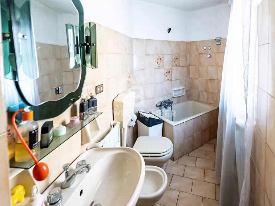 Immagine 29 di Casa indipendente in vendita  in via Santi Elena e Costantino 42 a Aci Catena