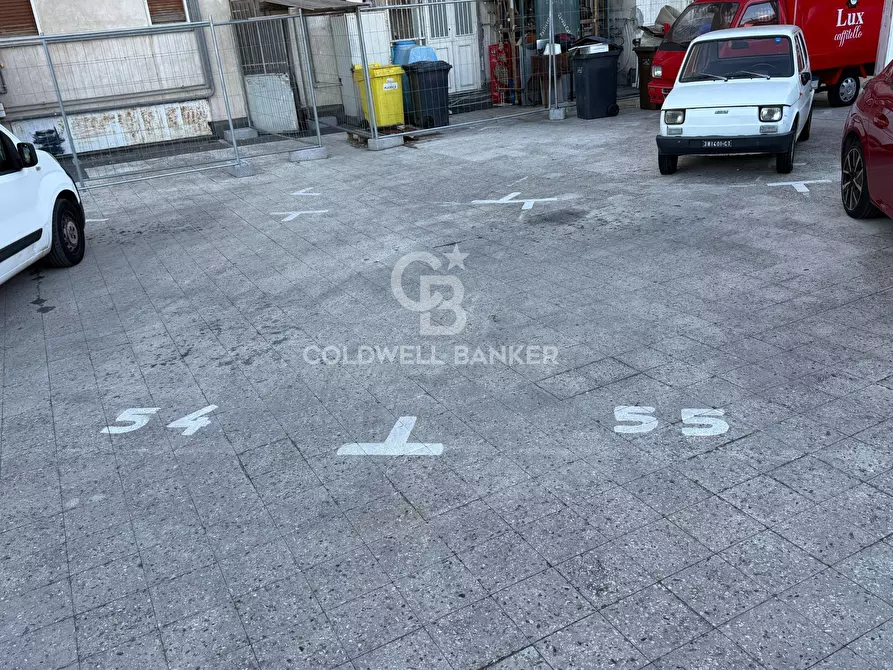 Immagine 1 di Box auto in vendita  in Viale Delle Medaglie D'oro 6N a Catania