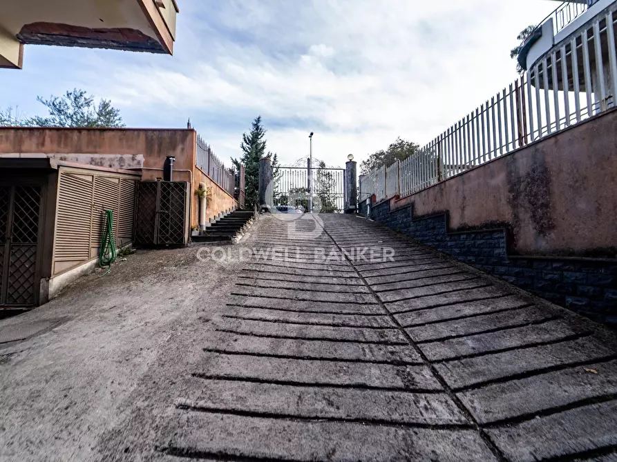 Immagine 1 di Magazzino in vendita  in Via Nocilla a Aci Sant'antonio