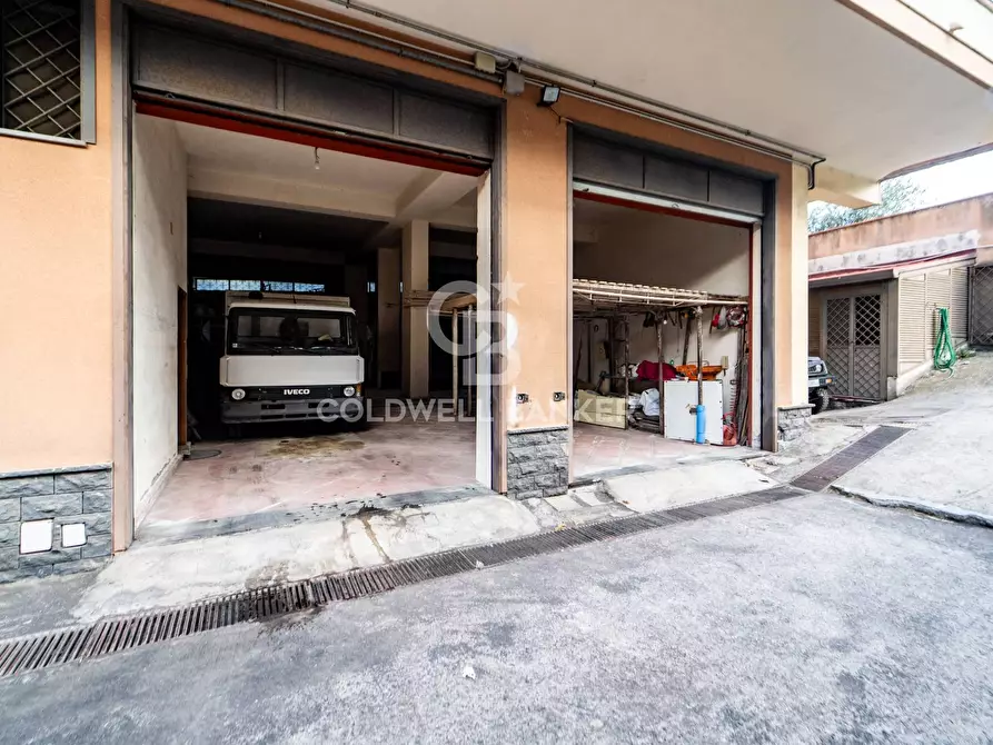 Immagine 5 di Magazzino in vendita  in Via Nocilla a Aci Sant'antonio