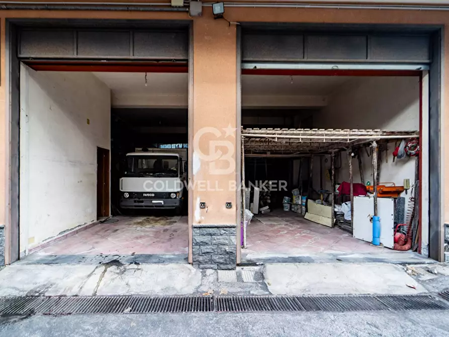 Immagine 6 di Magazzino in vendita  in Via Nocilla a Aci Sant'antonio