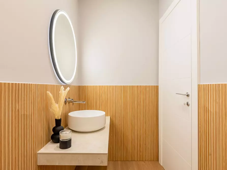 Immagine 8 di Appartamento in vendita  in Via Graziano 42 a Roma