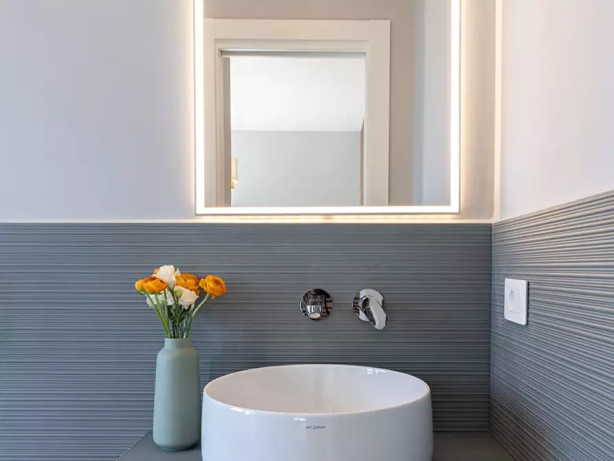 Immagine 19 di Appartamento in vendita  in Via Graziano 42 a Roma