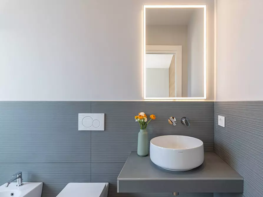 Immagine 20 di Appartamento in vendita  in Via Graziano 42 a Roma