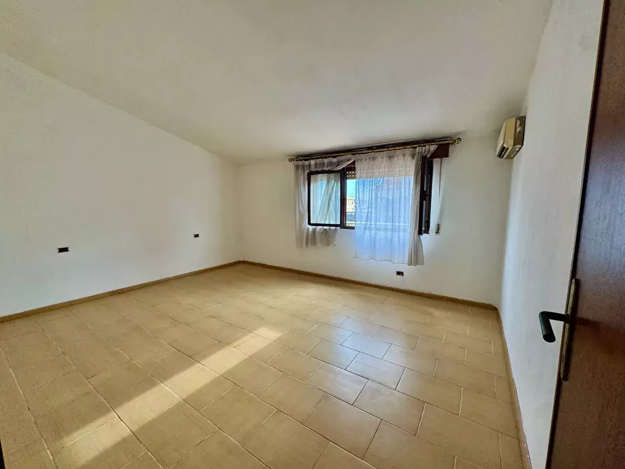 Immagine 7 di Appartamento in vendita  in via Tavolara 11 a Olbia