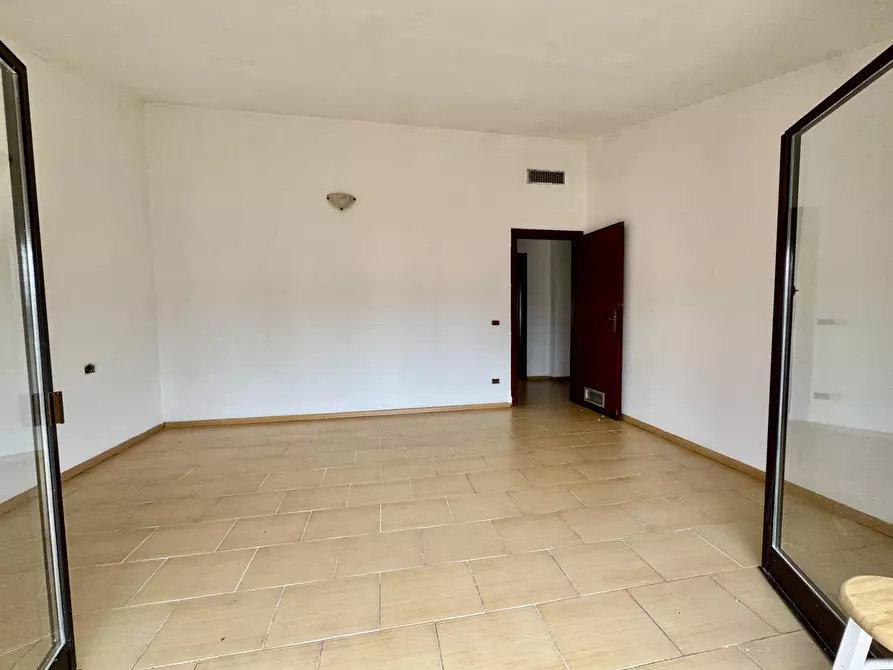 Immagine 16 di Appartamento in vendita  in via Tavolara 11 a Olbia