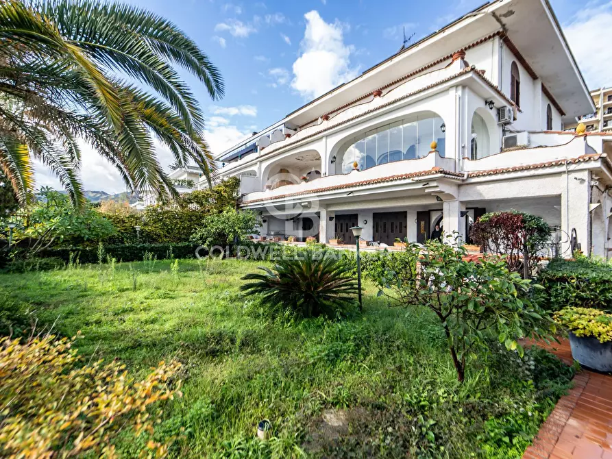 Immagine 56 di Villa in vendita  in Via Consolare Pompea 108 a Messina