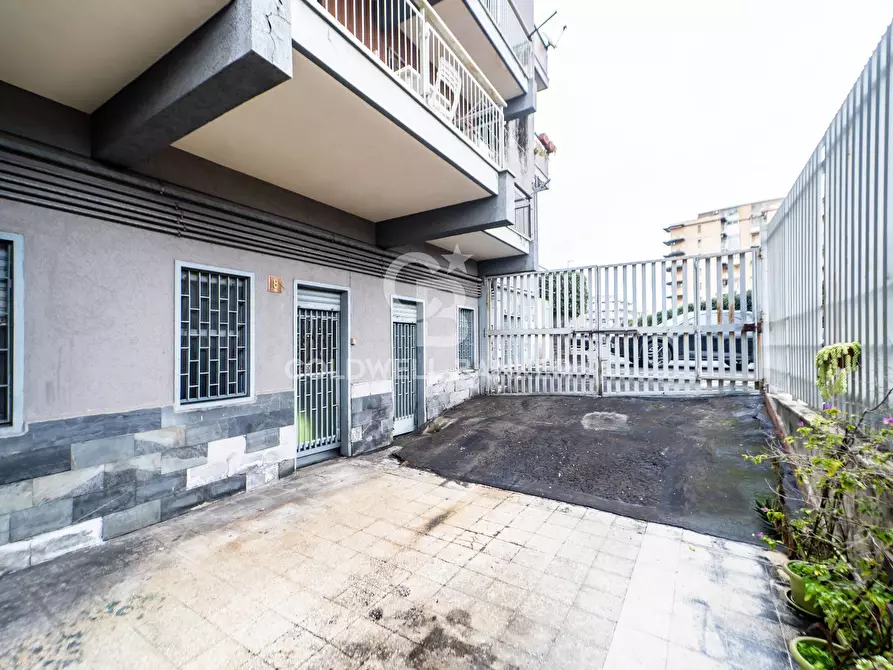 Immagine 17 di Locale commerciale in vendita  in Via Asti 8 a Catania
