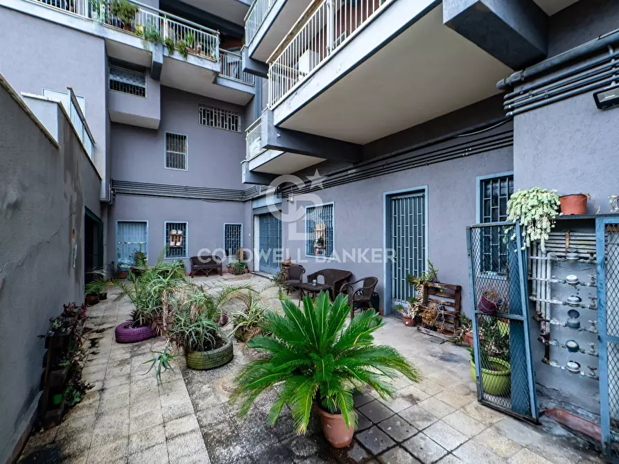 Immagine 18 di Locale commerciale in vendita  in Via Asti 8 a Catania