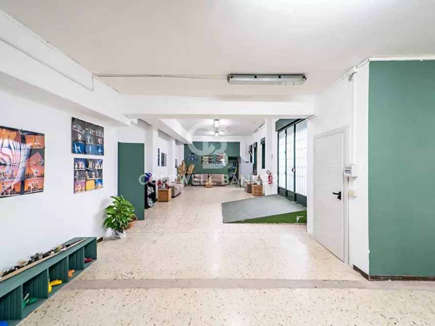 Immagine 27 di Locale commerciale in vendita  in Via Asti 8 a Catania