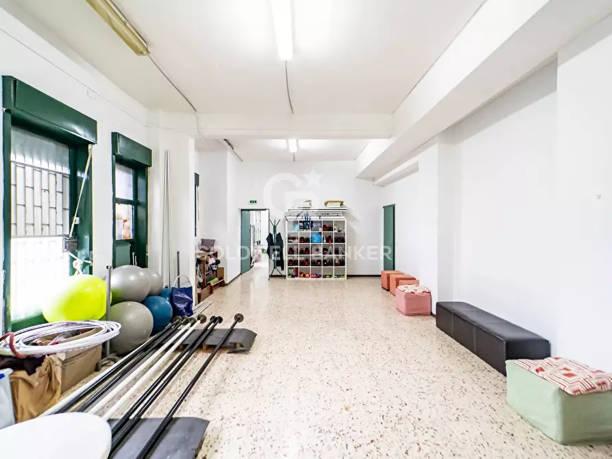 Immagine 35 di Locale commerciale in vendita  in Via Asti 8 a Catania