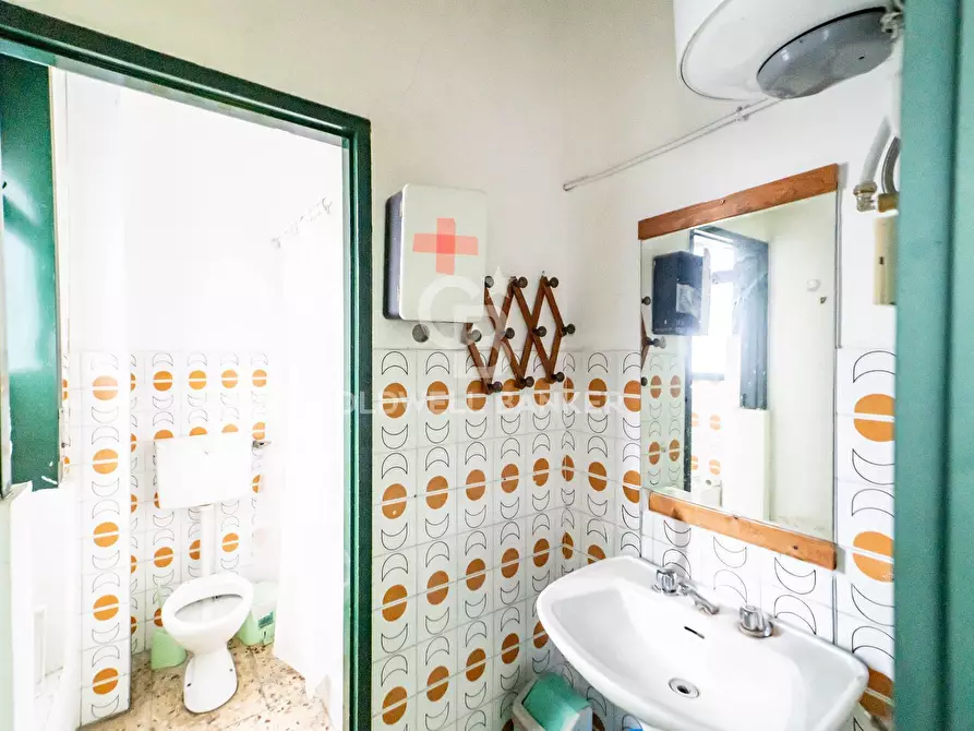 Immagine 38 di Locale commerciale in vendita  in Via Asti 8 a Catania