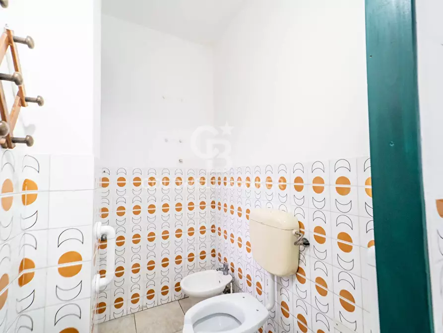 Immagine 40 di Locale commerciale in vendita  in Via Asti 8 a Catania