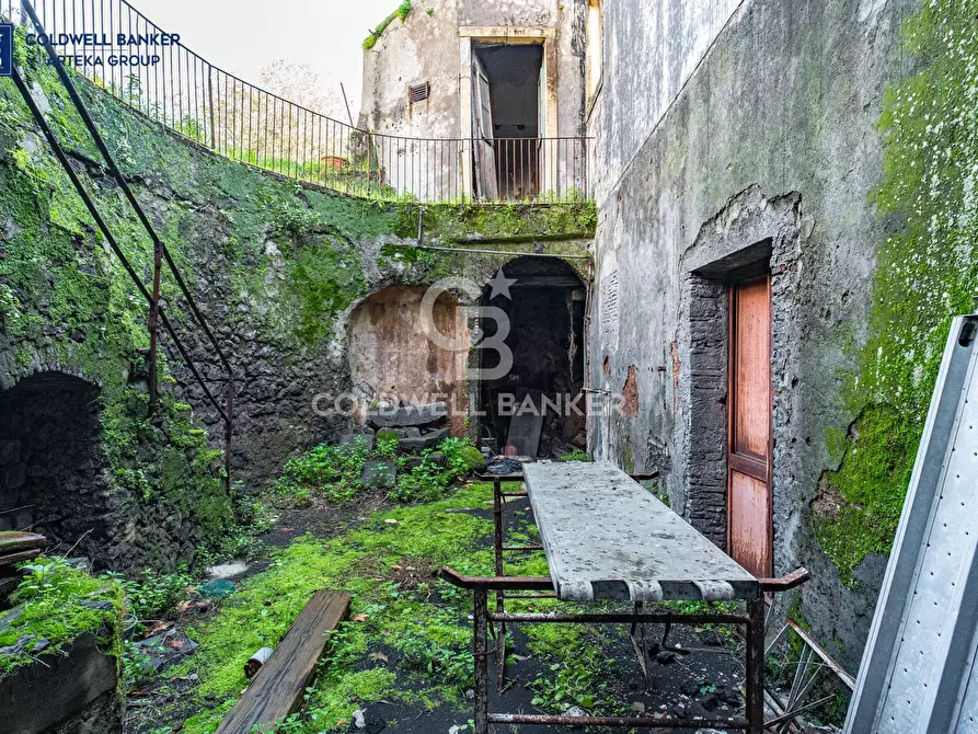 Immagine 3 di Casa indipendente in vendita  in Viale Principe Amedeo 1 - 7 a Acireale