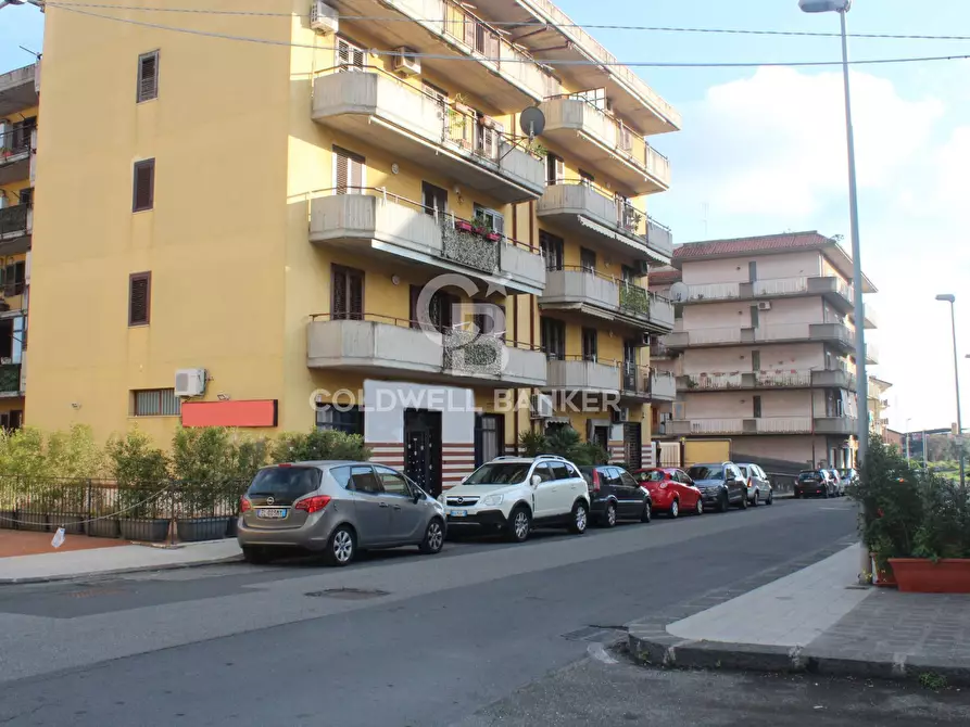 Immagine 3 di Negozio in vendita  in Via Mandorle a Acireale