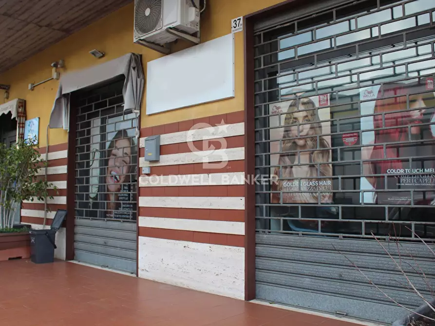 Immagine 5 di Negozio in vendita  in Via Mandorle a Acireale