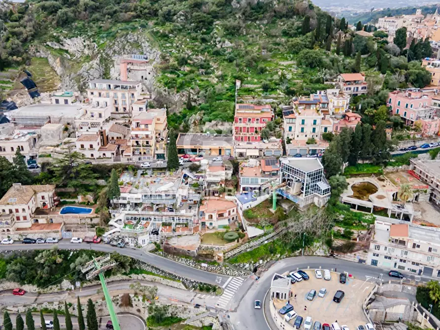 Immagine 5 di Locale commerciale in affitto  in Via Guardiola Vecchia a Taormina